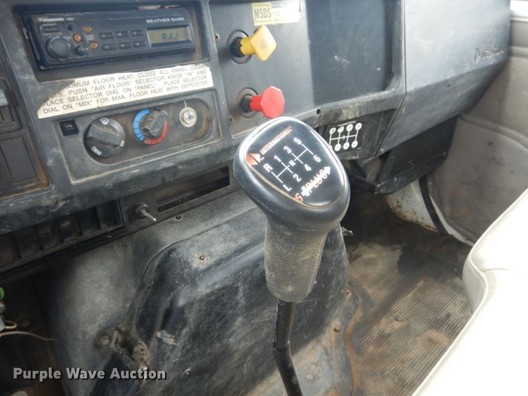 image for item IV9503 2001 International 4700  flatbed truck with mud mixer