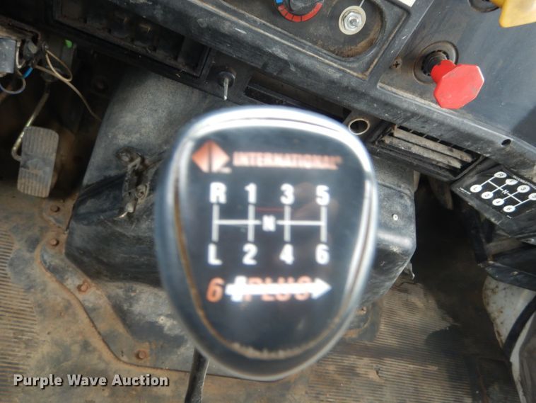 image for item IV9503 2001 International 4700  flatbed truck with mud mixer