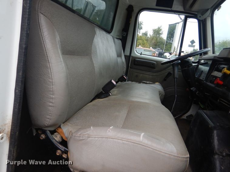 image for item IV9503 2001 International 4700  flatbed truck with mud mixer