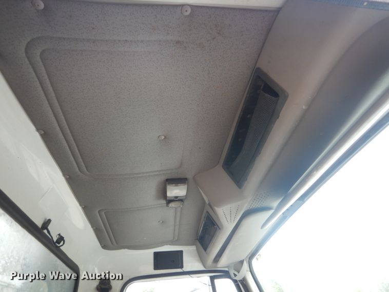 image for item IV9503 2001 International 4700  flatbed truck with mud mixer