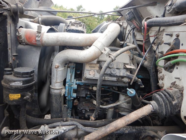 image for item IV9503 2001 International 4700  flatbed truck with mud mixer