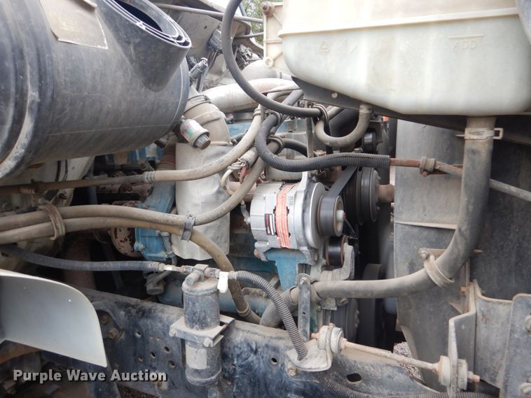 image for item IV9503 2001 International 4700  flatbed truck with mud mixer