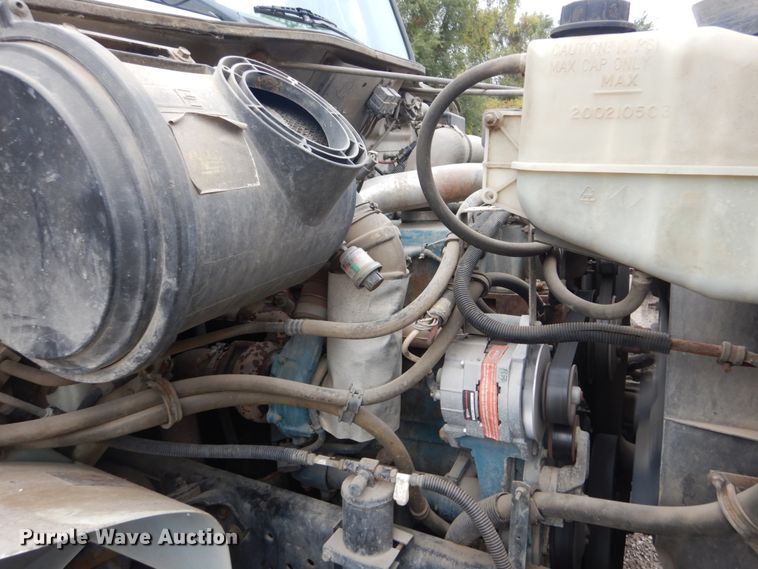 image for item IV9503 2001 International 4700  flatbed truck with mud mixer