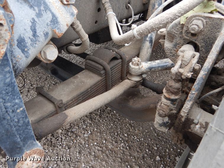 image for item IV9503 2001 International 4700  flatbed truck with mud mixer