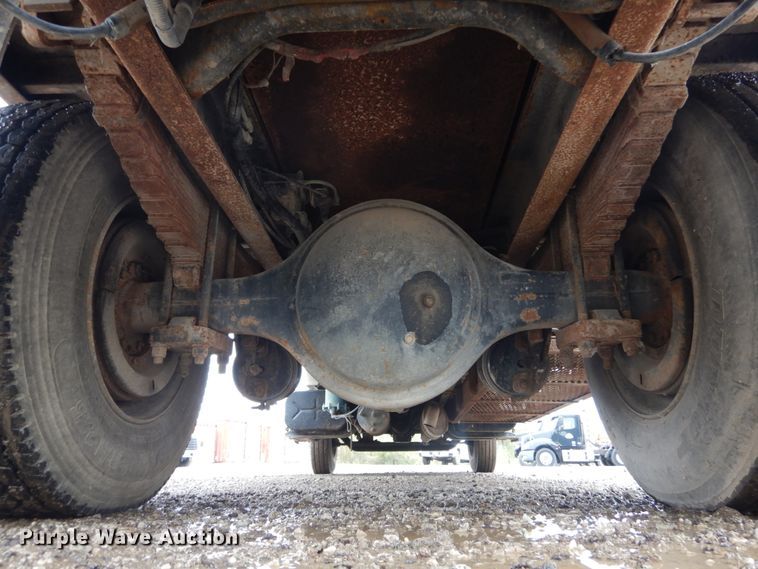 image for item IV9503 2001 International 4700  flatbed truck with mud mixer