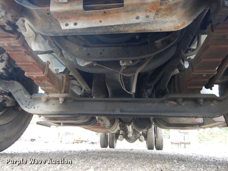 image for item IV9503 2001 International 4700  flatbed truck with mud mixer