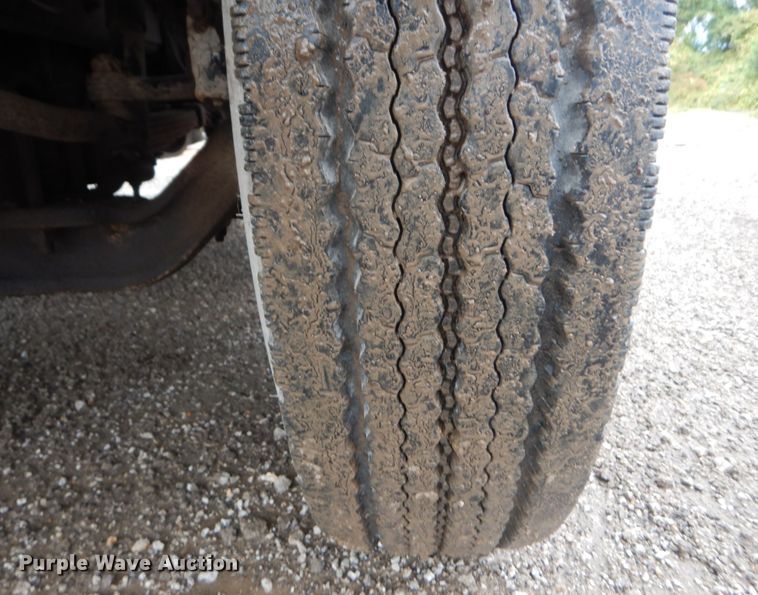 image for item IV9503 2001 International 4700  flatbed truck with mud mixer