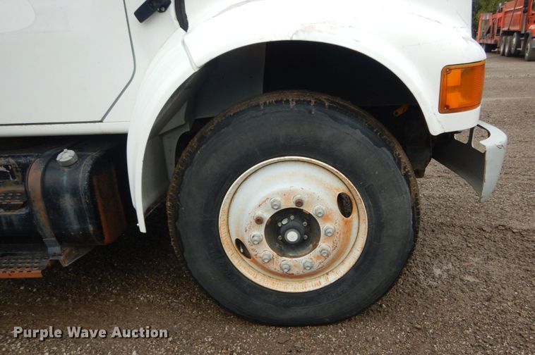 image for item IV9503 2001 International 4700  flatbed truck with mud mixer