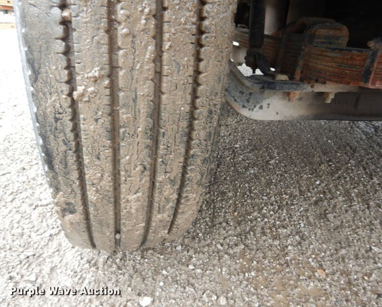 image for item IV9503 2001 International 4700  flatbed truck with mud mixer