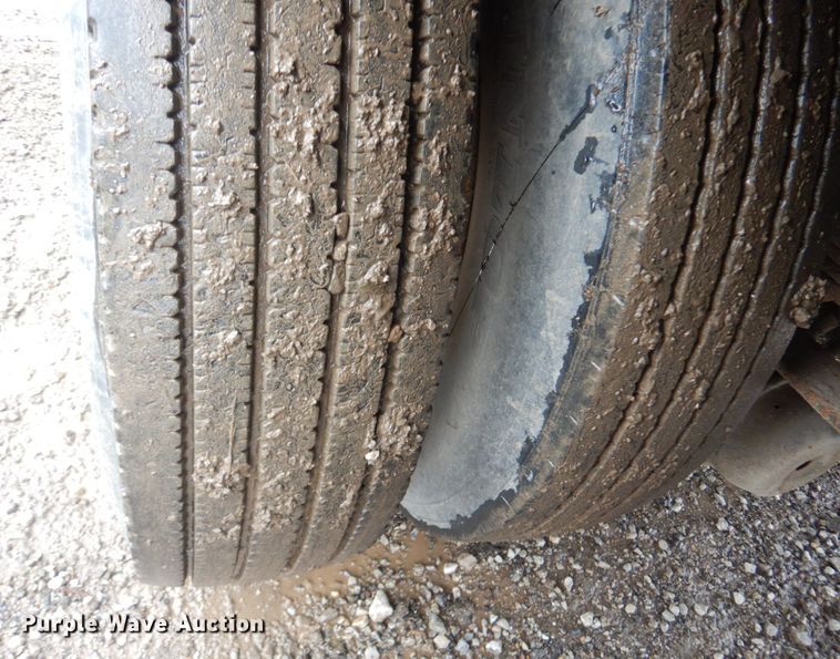 image for item IV9503 2001 International 4700  flatbed truck with mud mixer