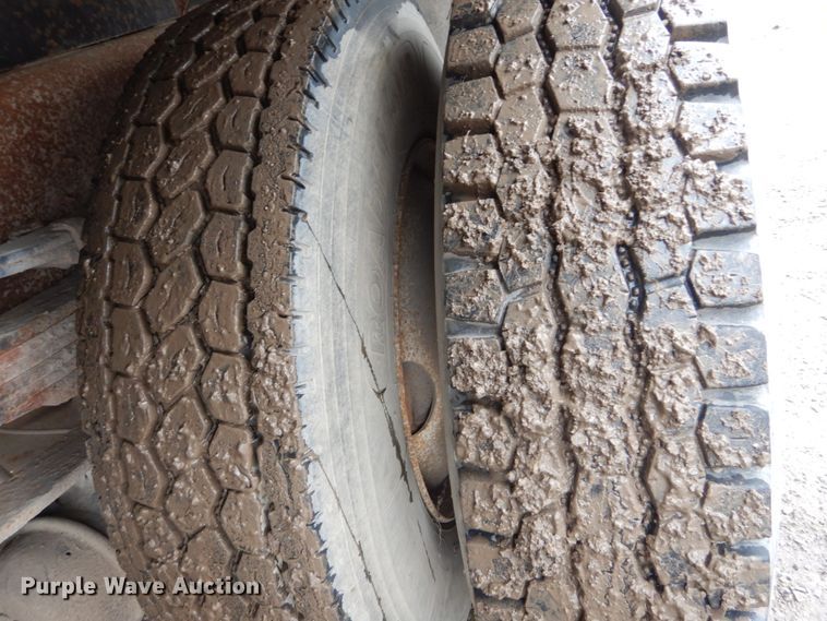 image for item IV9503 2001 International 4700  flatbed truck with mud mixer