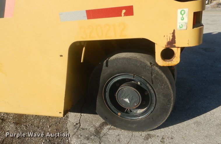 image for item IV9511 2008 Caterpillar PS150C  pneumatic roller