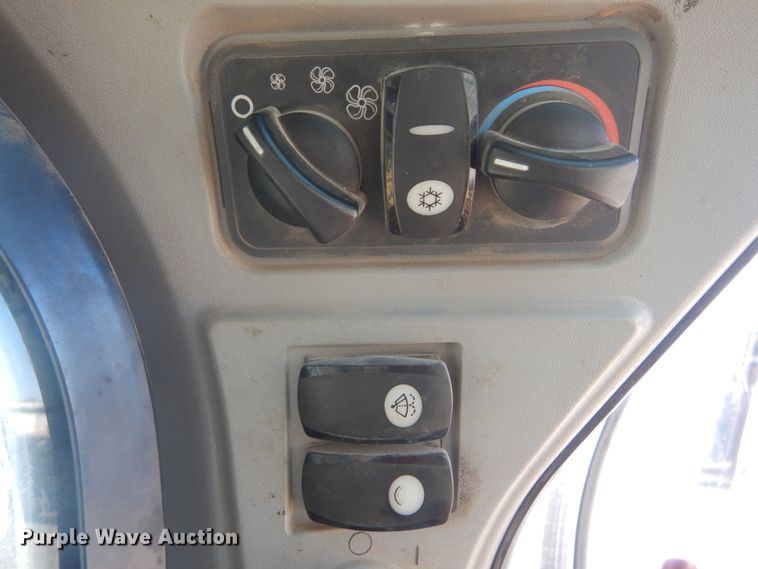 image for item IV9515 2016 Caterpillar 289D  tracked skid steer loader