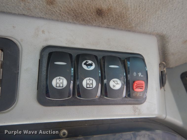 image for item IV9515 2016 Caterpillar 289D  tracked skid steer loader