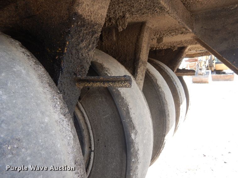 image for item IV9516 2007 Hypac C530AH  pneumatic roller