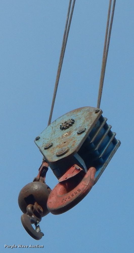 image for item IV9523 1992 Manitowoc M65W  crane