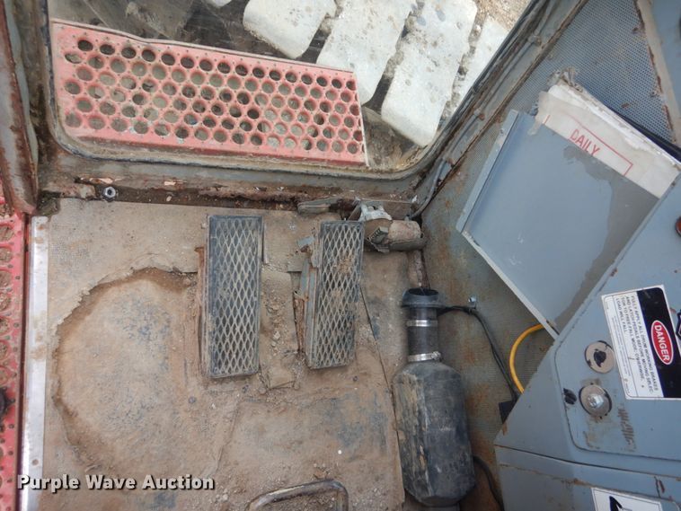 image for item IV9523 1992 Manitowoc M65W  crane