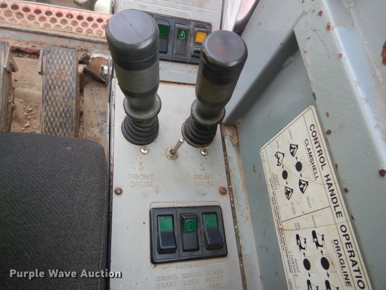 image for item IV9523 1992 Manitowoc M65W  crane