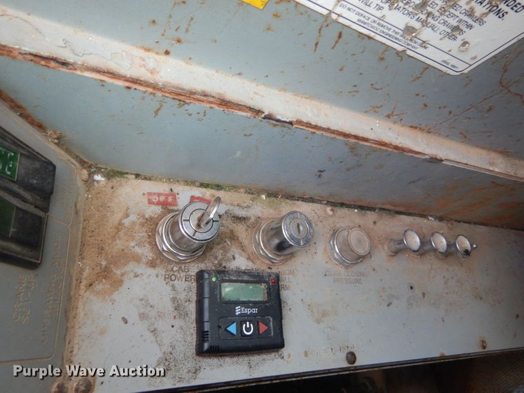 image for item IV9523 1992 Manitowoc M65W  crane