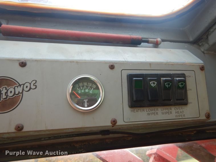 image for item IV9523 1992 Manitowoc M65W  crane