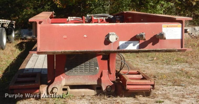 image for item IV9527 2003 Etnyre RTN55ETD3-PS-T1  lowboy equipment trailer