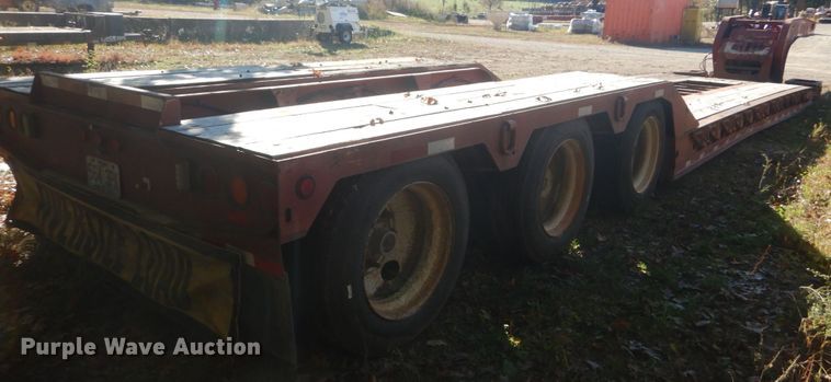 image for item IV9527 2003 Etnyre RTN55ETD3-PS-T1  lowboy equipment trailer