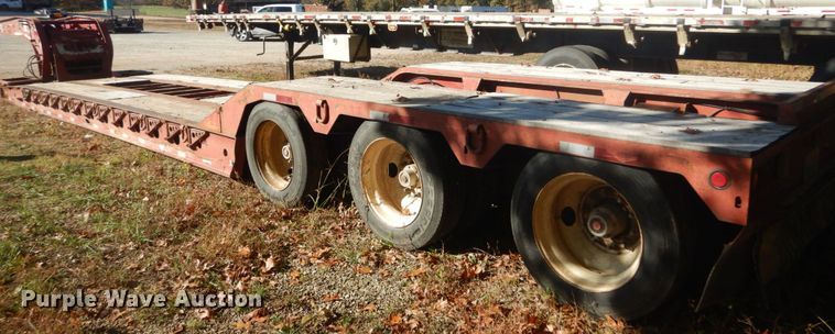 image for item IV9527 2003 Etnyre RTN55ETD3-PS-T1  lowboy equipment trailer