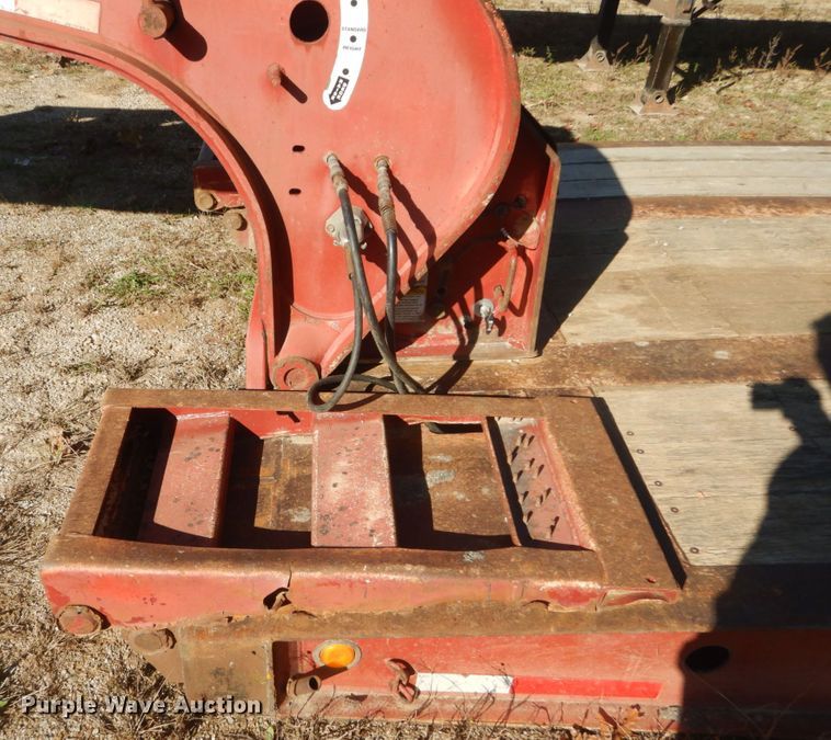 image for item IV9527 2003 Etnyre RTN55ETD3-PS-T1  lowboy equipment trailer