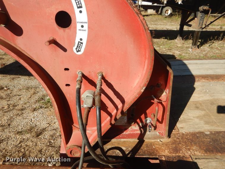 image for item IV9527 2003 Etnyre RTN55ETD3-PS-T1  lowboy equipment trailer