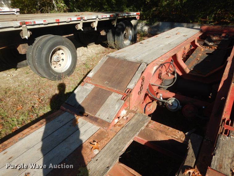 image for item IV9527 2003 Etnyre RTN55ETD3-PS-T1  lowboy equipment trailer