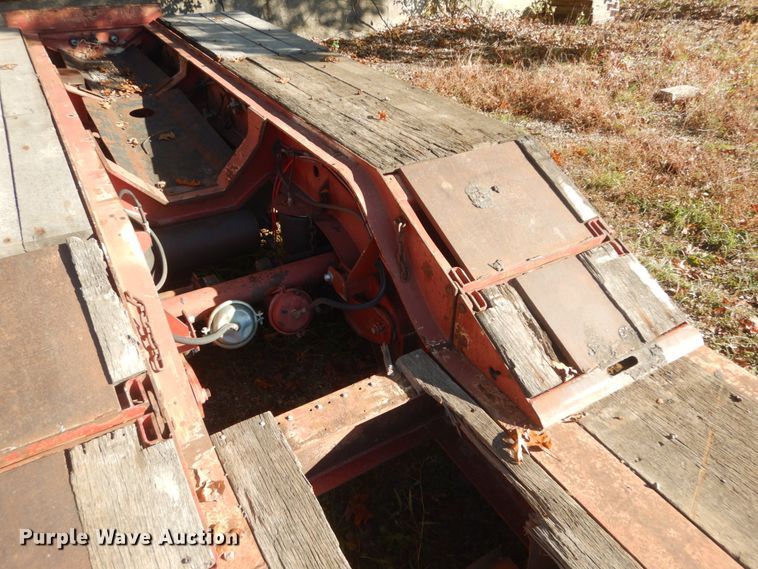 image for item IV9527 2003 Etnyre RTN55ETD3-PS-T1  lowboy equipment trailer