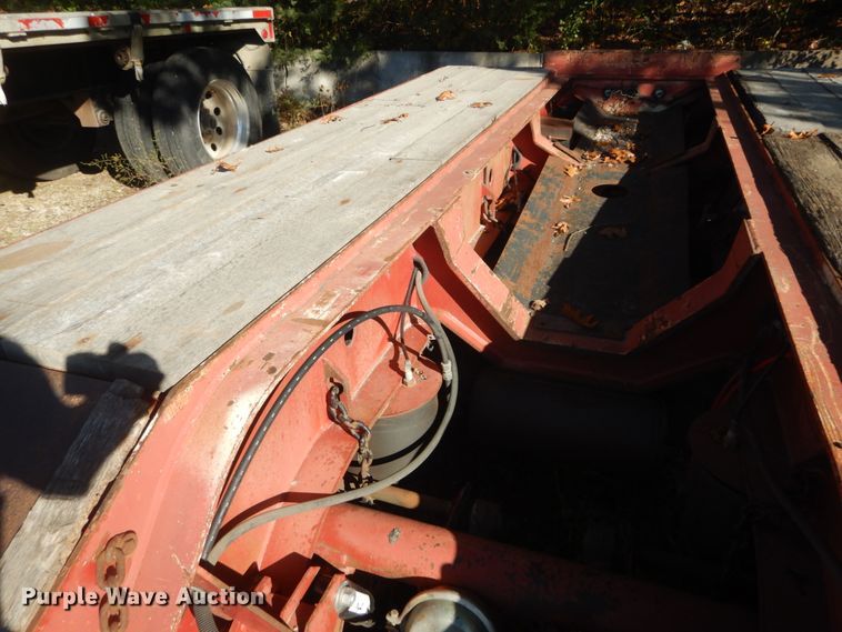 image for item IV9527 2003 Etnyre RTN55ETD3-PS-T1  lowboy equipment trailer