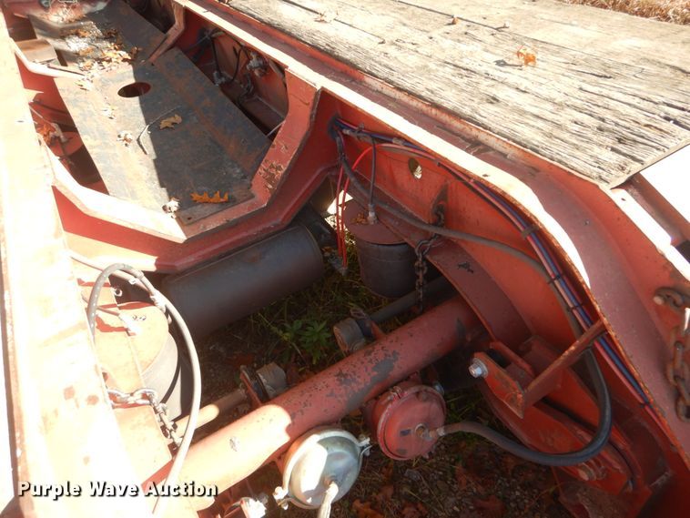 image for item IV9527 2003 Etnyre RTN55ETD3-PS-T1  lowboy equipment trailer