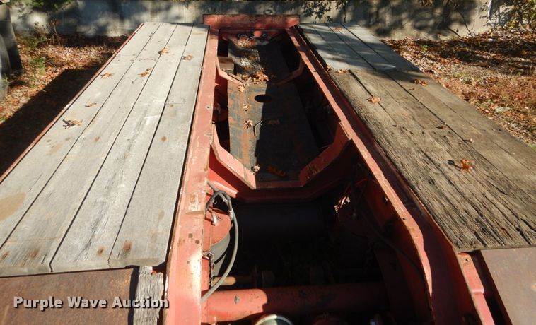 image for item IV9527 2003 Etnyre RTN55ETD3-PS-T1  lowboy equipment trailer