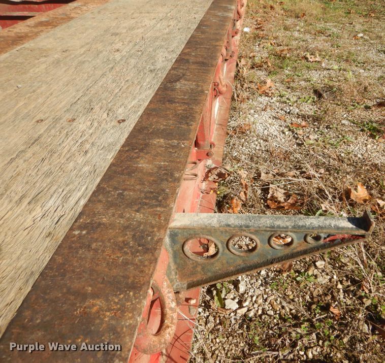 image for item IV9527 2003 Etnyre RTN55ETD3-PS-T1  lowboy equipment trailer