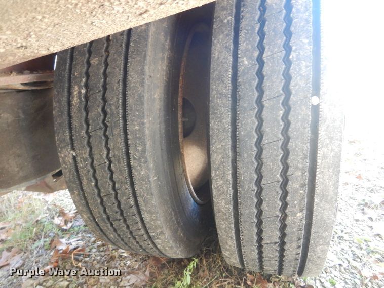 image for item IV9527 2003 Etnyre RTN55ETD3-PS-T1  lowboy equipment trailer