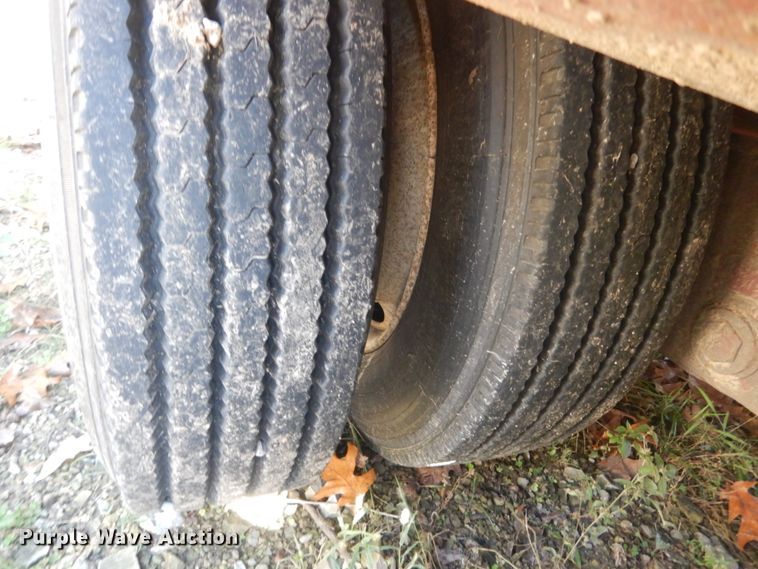 image for item IV9527 2003 Etnyre RTN55ETD3-PS-T1  lowboy equipment trailer