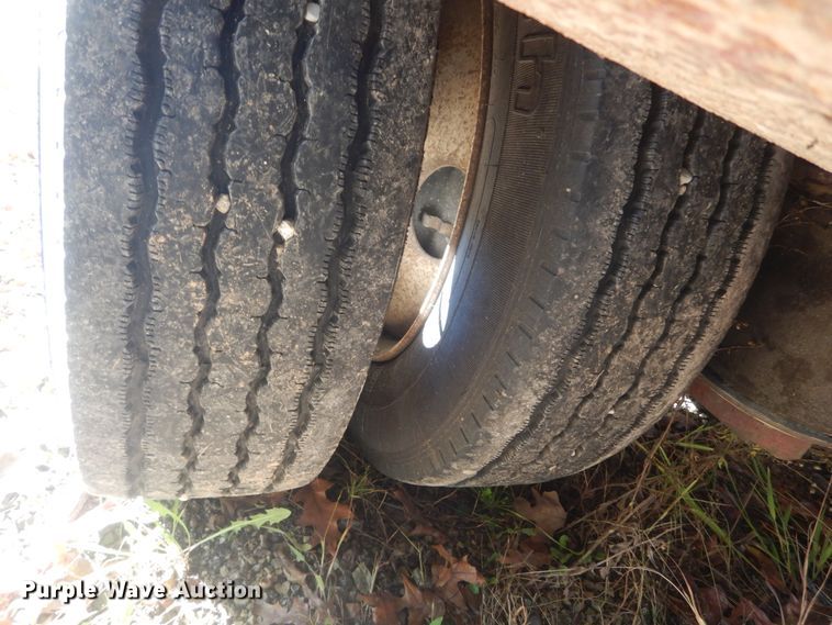 image for item IV9527 2003 Etnyre RTN55ETD3-PS-T1  lowboy equipment trailer