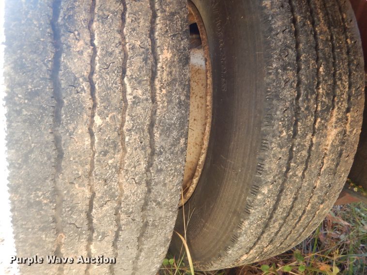 image for item IV9527 2003 Etnyre RTN55ETD3-PS-T1  lowboy equipment trailer