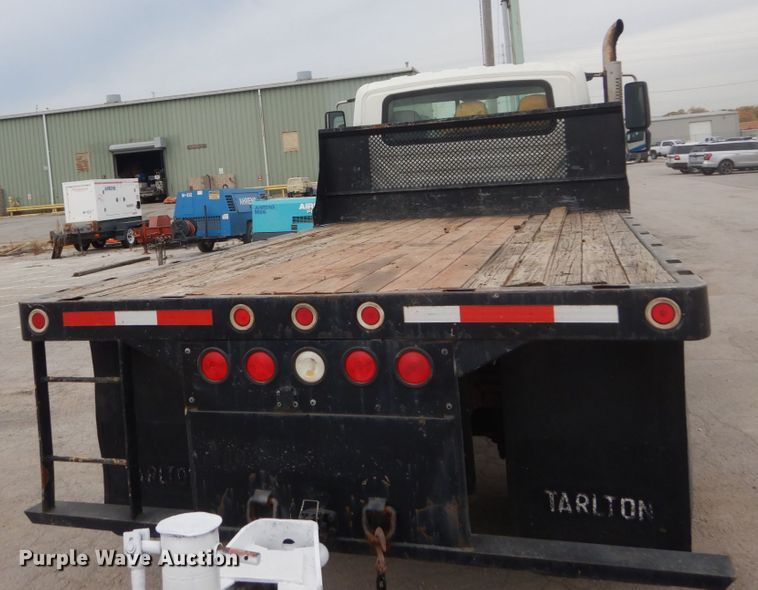 image for item IV9540 2004 International 4300  flatbed truck