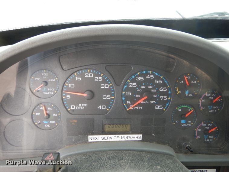 image for item IV9540 2004 International 4300  flatbed truck