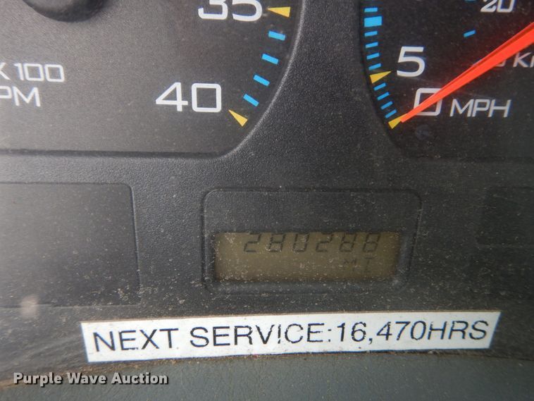 image for item IV9540 2004 International 4300  flatbed truck