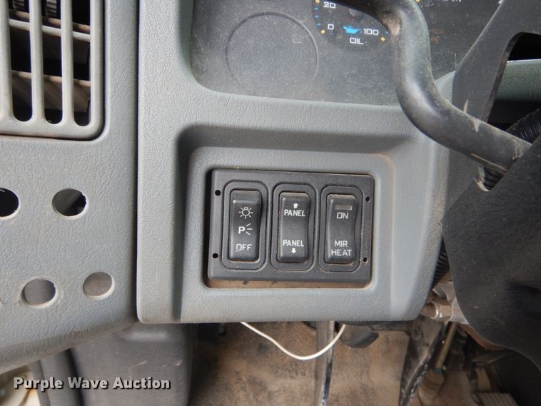 image for item IV9540 2004 International 4300  flatbed truck