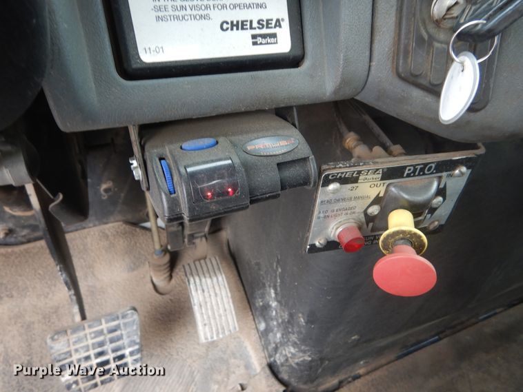 image for item IV9540 2004 International 4300  flatbed truck