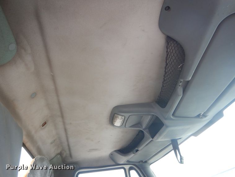 image for item IV9540 2004 International 4300  flatbed truck