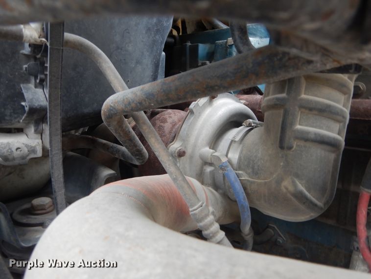 image for item IV9540 2004 International 4300  flatbed truck