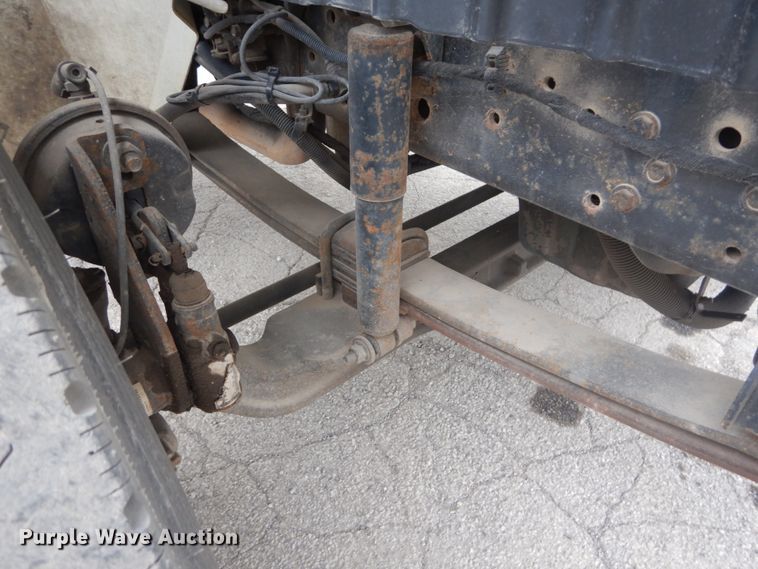 image for item IV9540 2004 International 4300  flatbed truck