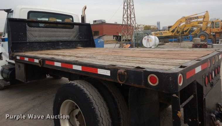 image for item IV9540 2004 International 4300  flatbed truck