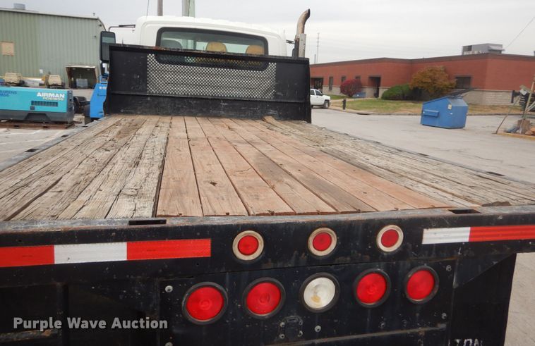 image for item IV9540 2004 International 4300  flatbed truck