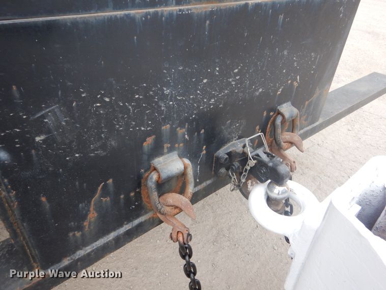 image for item IV9540 2004 International 4300  flatbed truck